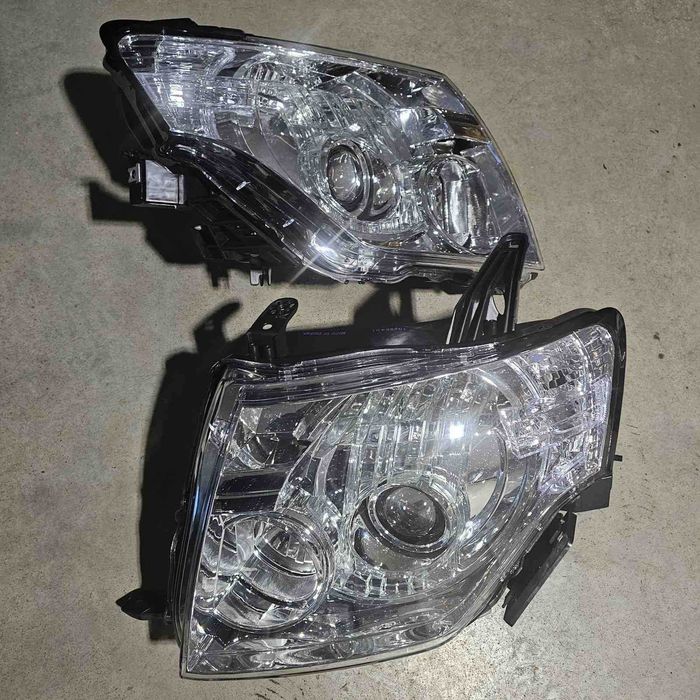 Фара  Mitsubishi Pajero Wagon 4  IV Мітсубісі Паджеро Вагон 4