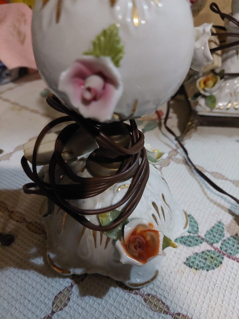 Candieiros de aplicar no tecto e mesinhas cabeceira