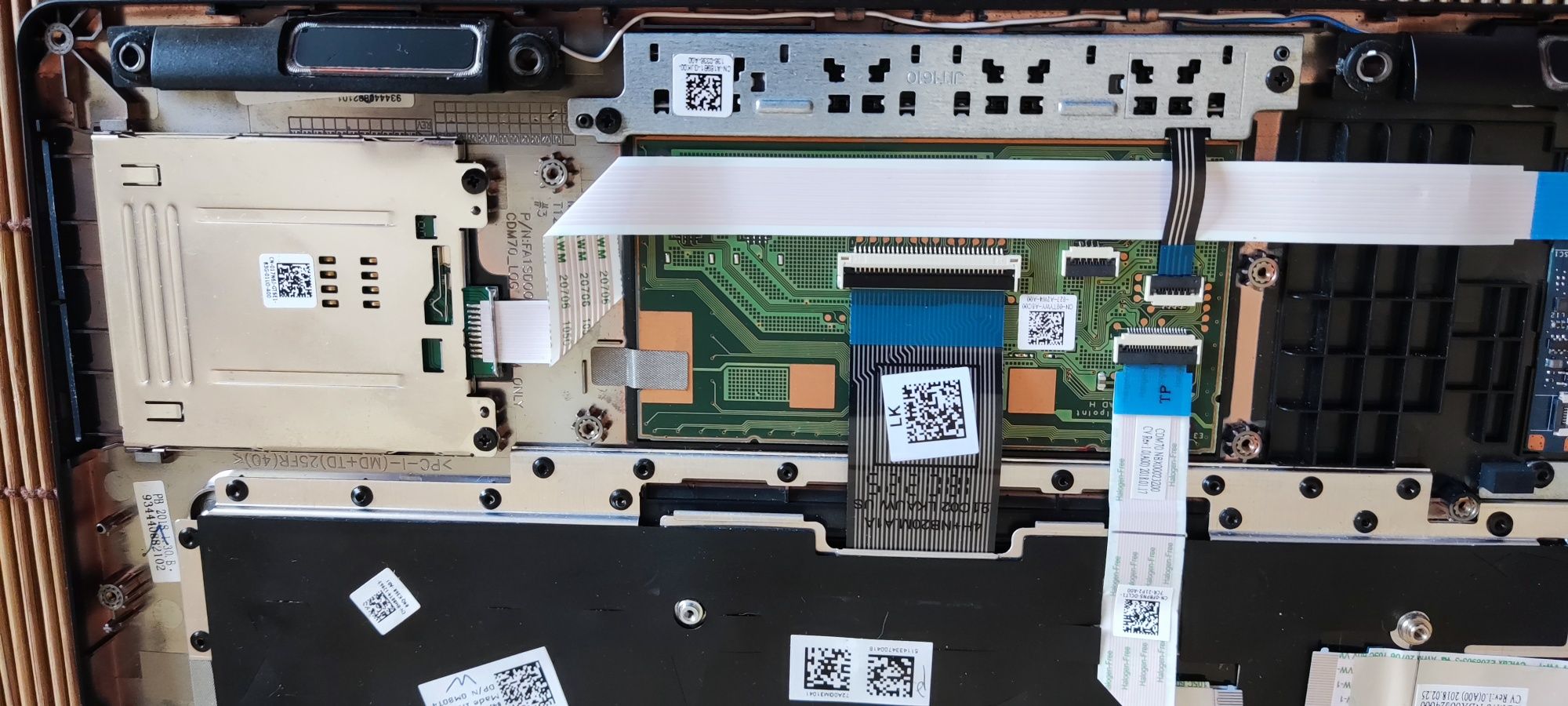 Топкейс в зборі з клавіатурою. Оригінал Dell Latitude 5490