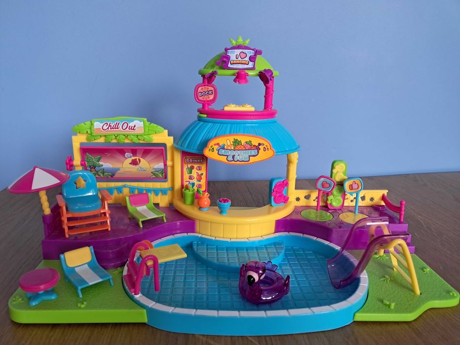 MojiPops Pool Party basen + 4 domki i 22 figurki