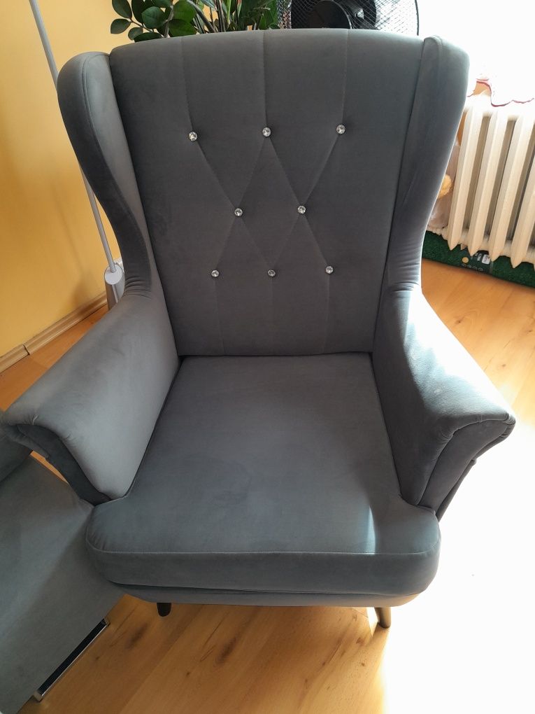 Duża sofa rozkładana 200x220, fotele Uszak, pufy