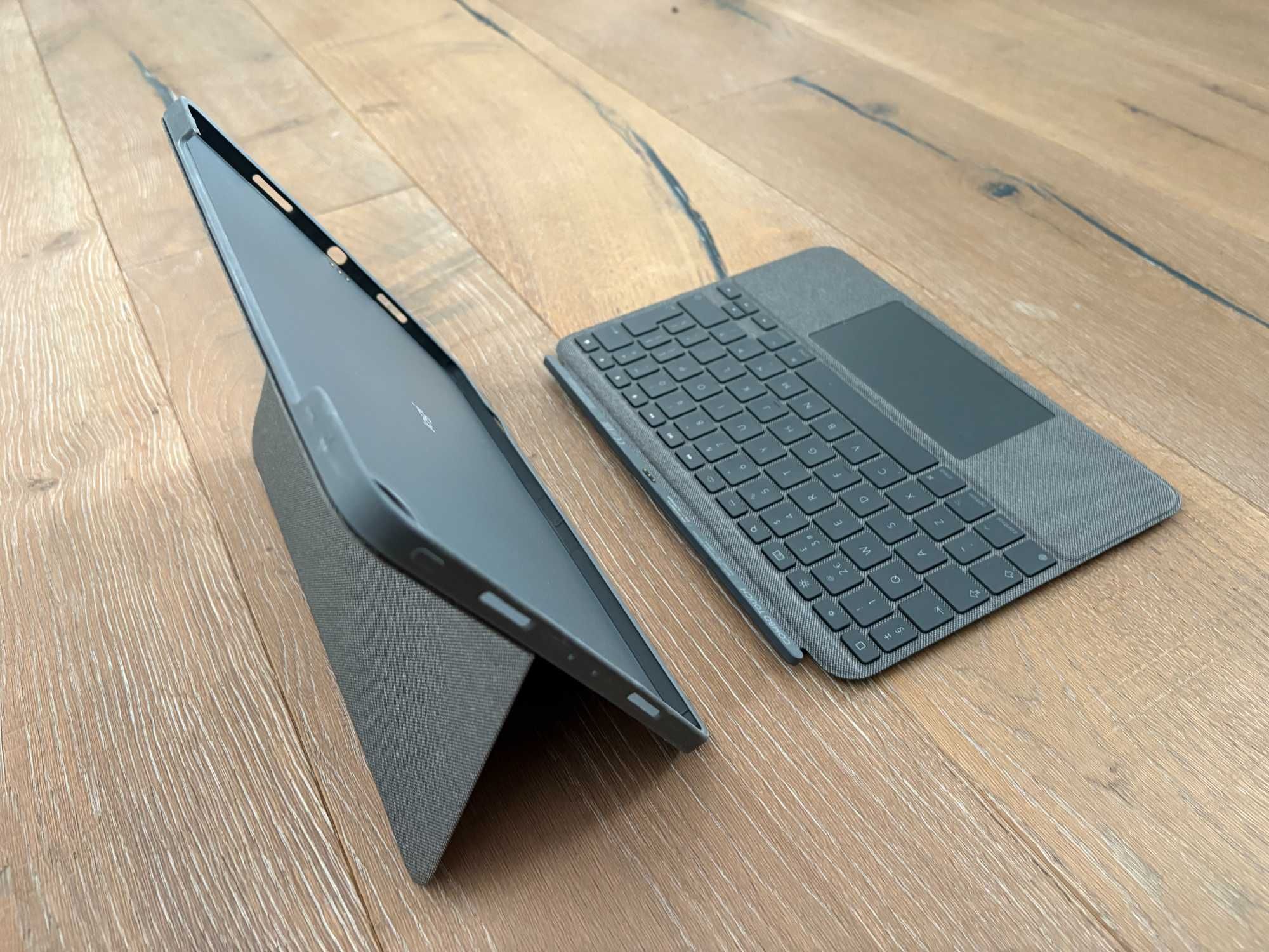 Logitech Combo Touch iPad Pro 11 1,2,3 Gen