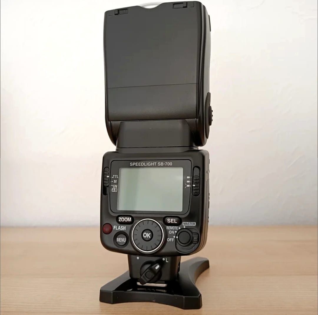 Flash Nikon Sb-700, como novo.