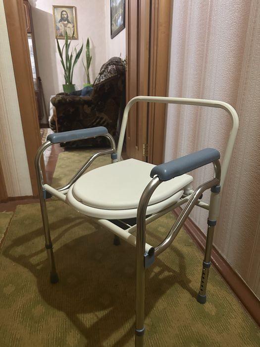 Стілець-туалет сталевий MED1-ZB08