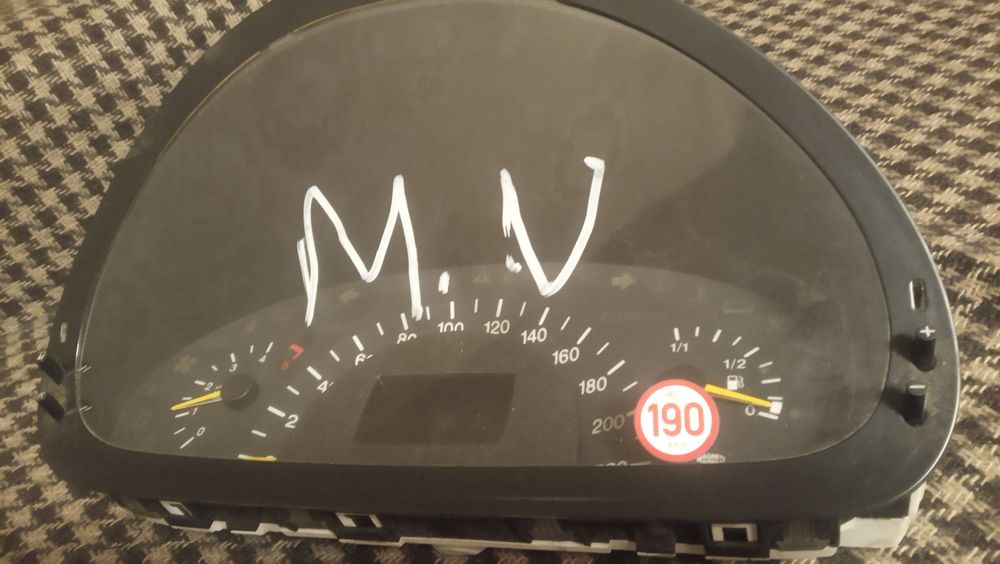 приборка Vito 639 Mercedes панель приборов