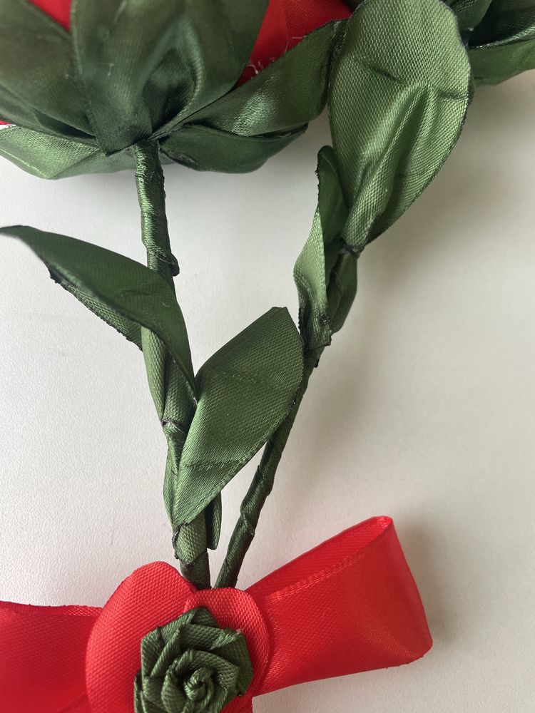 rosas eternas com fitas de cetim