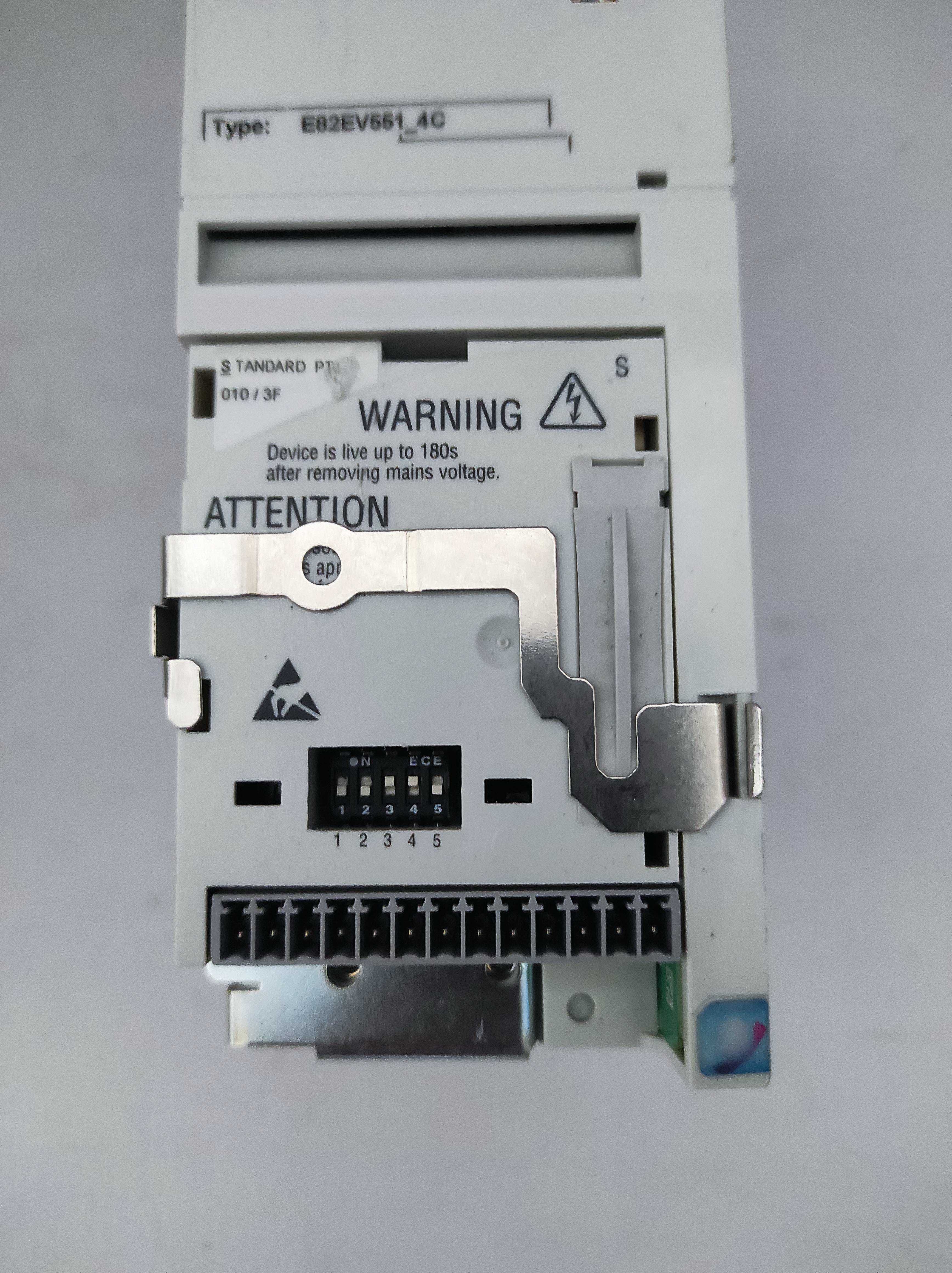 Перетворювач частоти, частотник Lenze E82EV551_4C