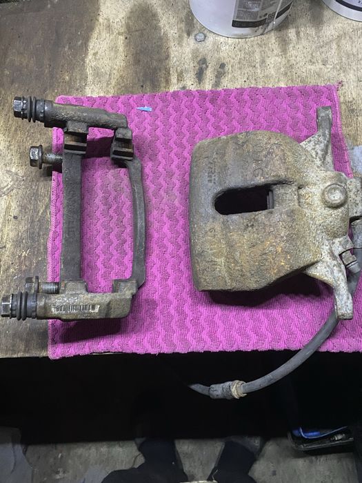 Супорт каді 4 передній лівий