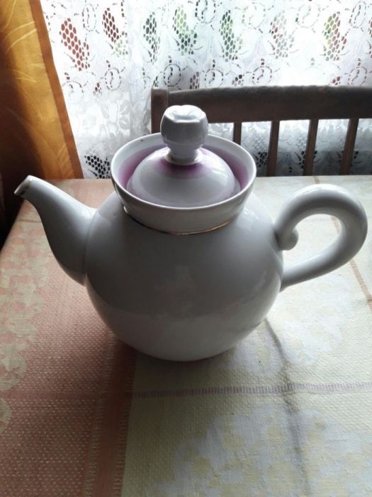Чайник большой фарфоровый, винтажный