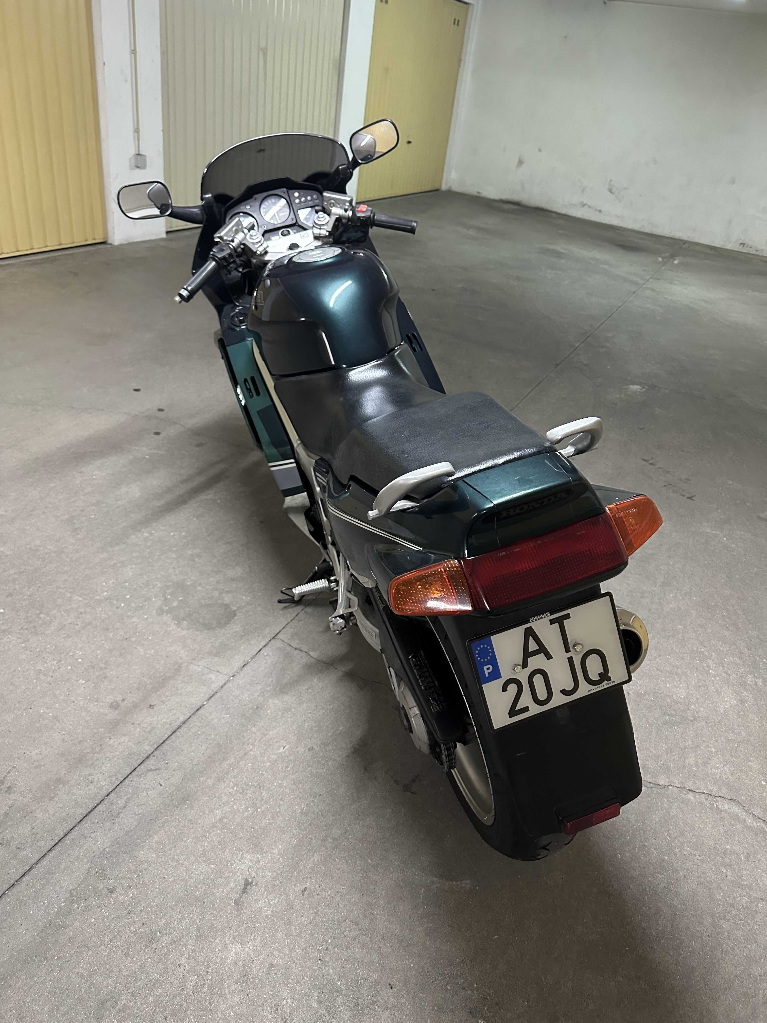 Honda VFR 750 F, segunda mão + acessórios