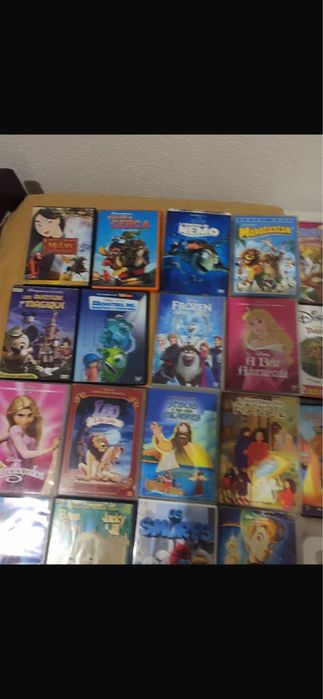 Lote se 42 DVDs infantis e jivenis