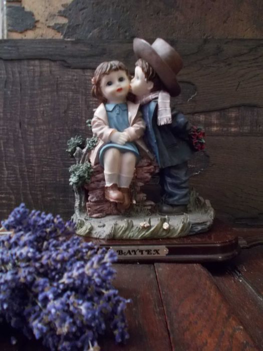 & Piękna Figurka-Zakochana Para & Porcelana Biskwitowa & Baytex &
