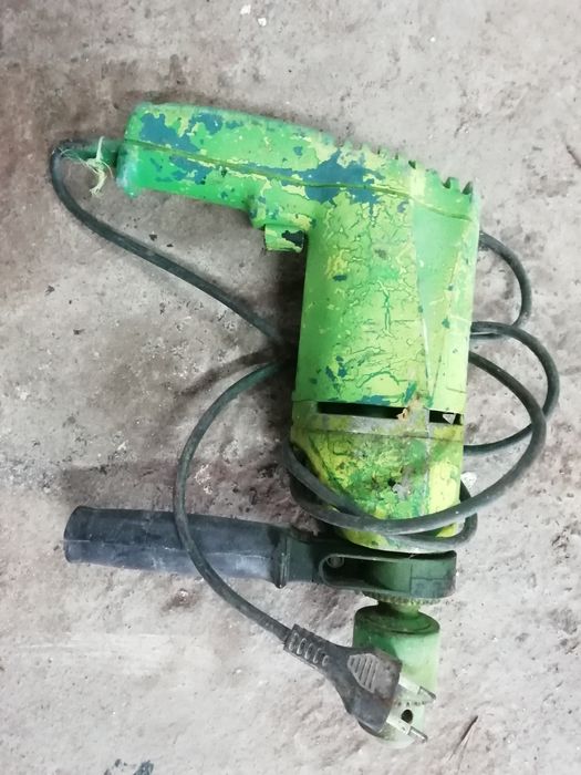 Máquina de furar com martelo