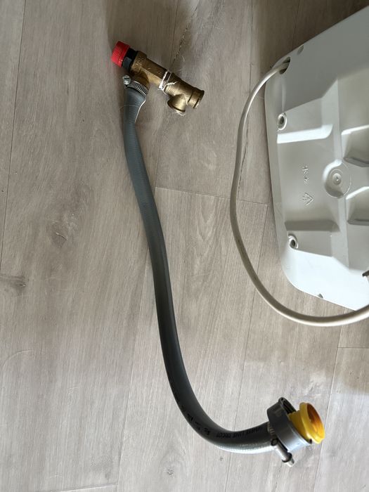 Podgrzewacz elektryczny wody bojler Ariston Blu Evo R 10U 1200W