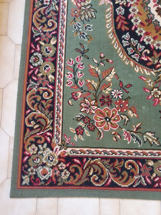Tapete estilo persa verde floreado