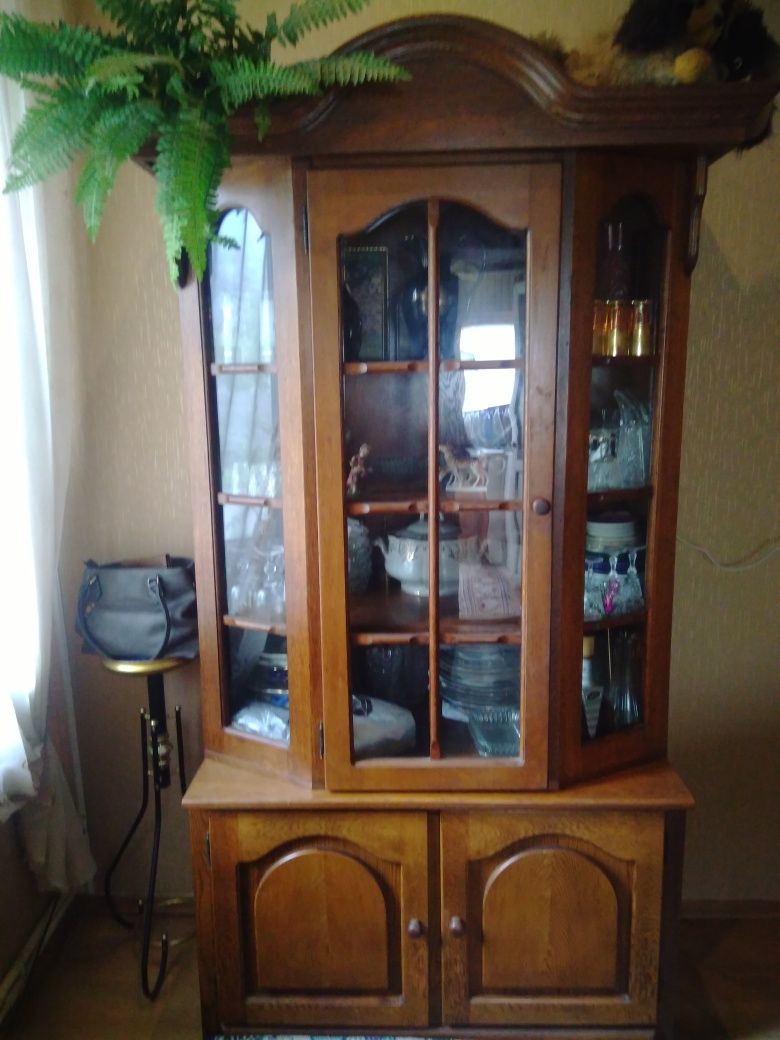 Комплект румынской мебели из дуба,