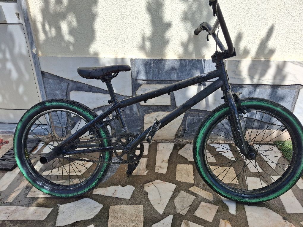 Vendo bicicleteira bmx