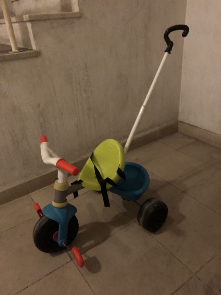 Triciclo em bom estado para bebés