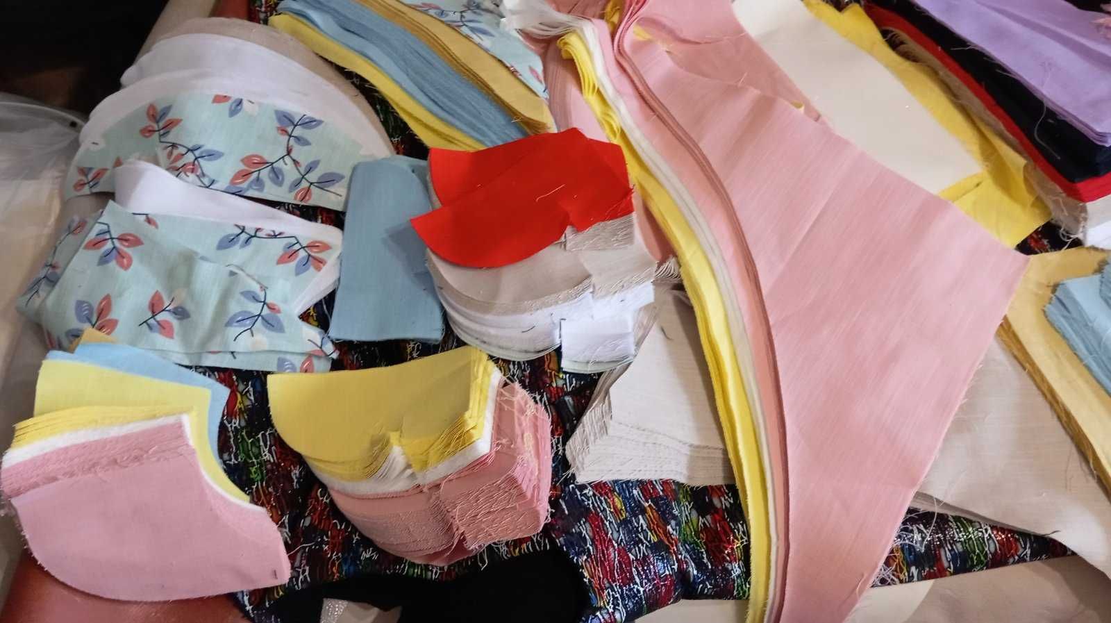 Продам обрезки ткани сатин атласа, блеск, лён  от кроя