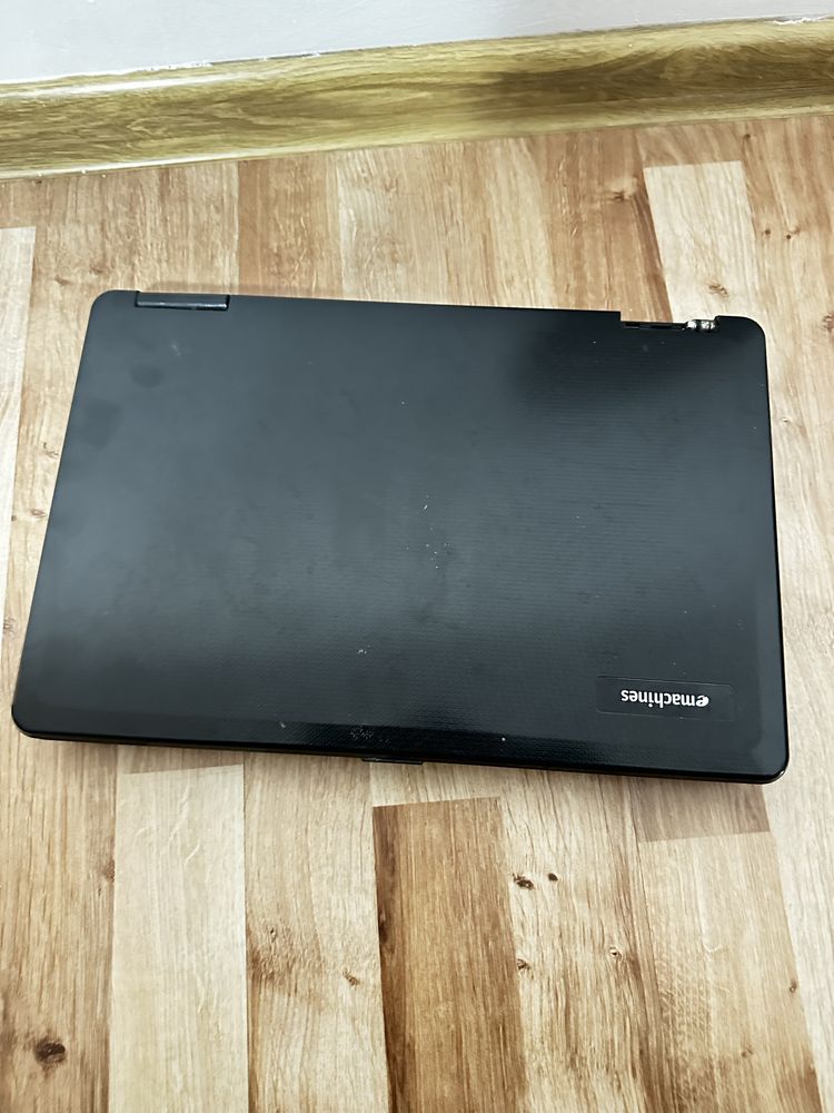 Laptop emachines e525