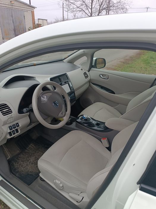 Продам свіжопригнаний Nissan Leaf  2012.батарея 9 палок!!!