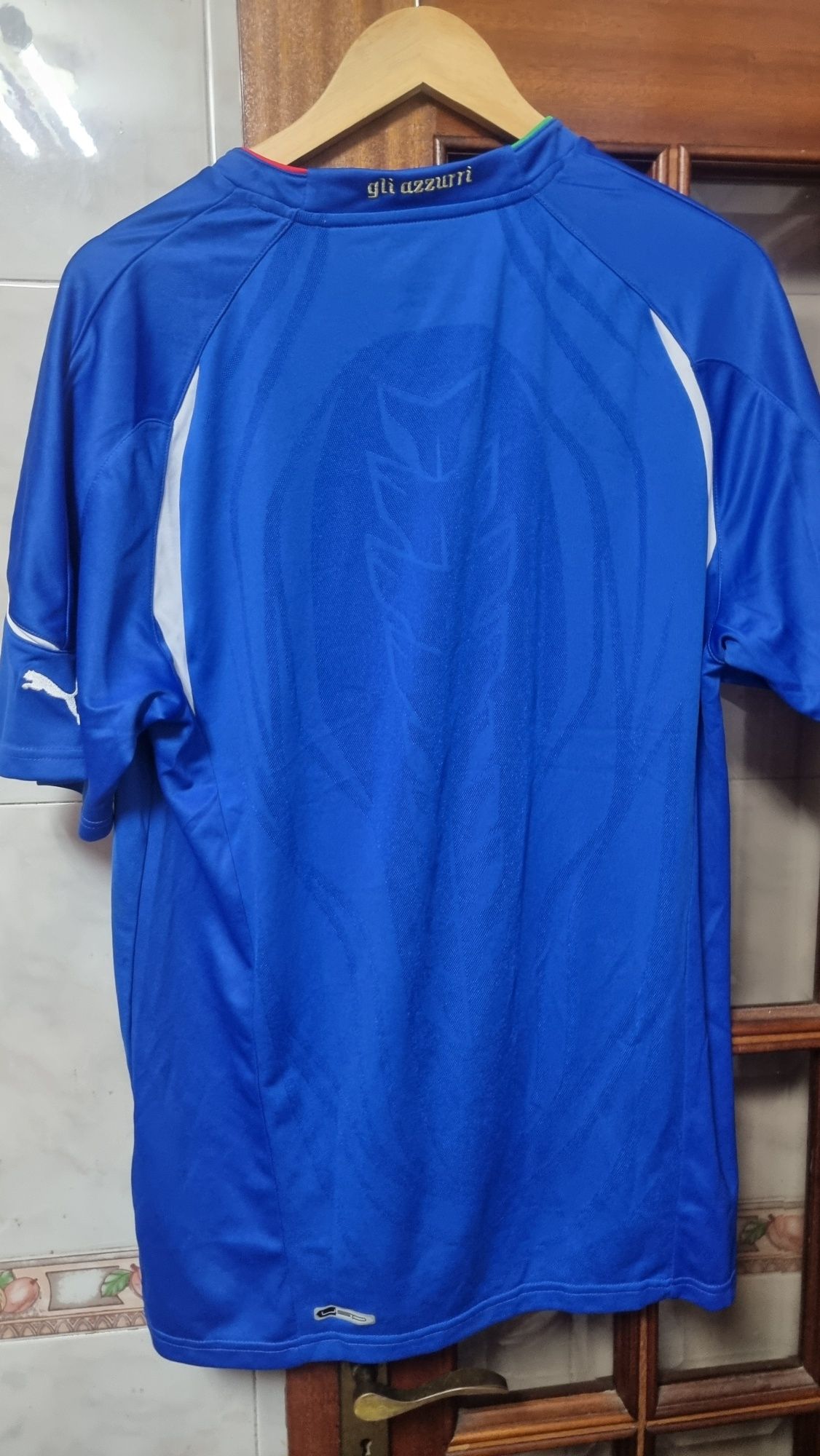Camisola retro  da selecao da  italia.