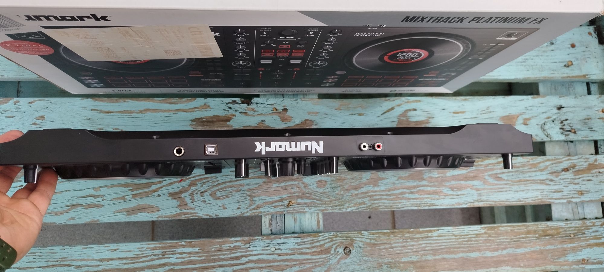 Vendo Numark Mixtrack Platinum FX