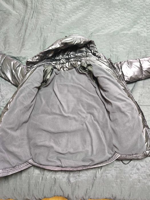 Продам зимову куртку для дівчинки років 10