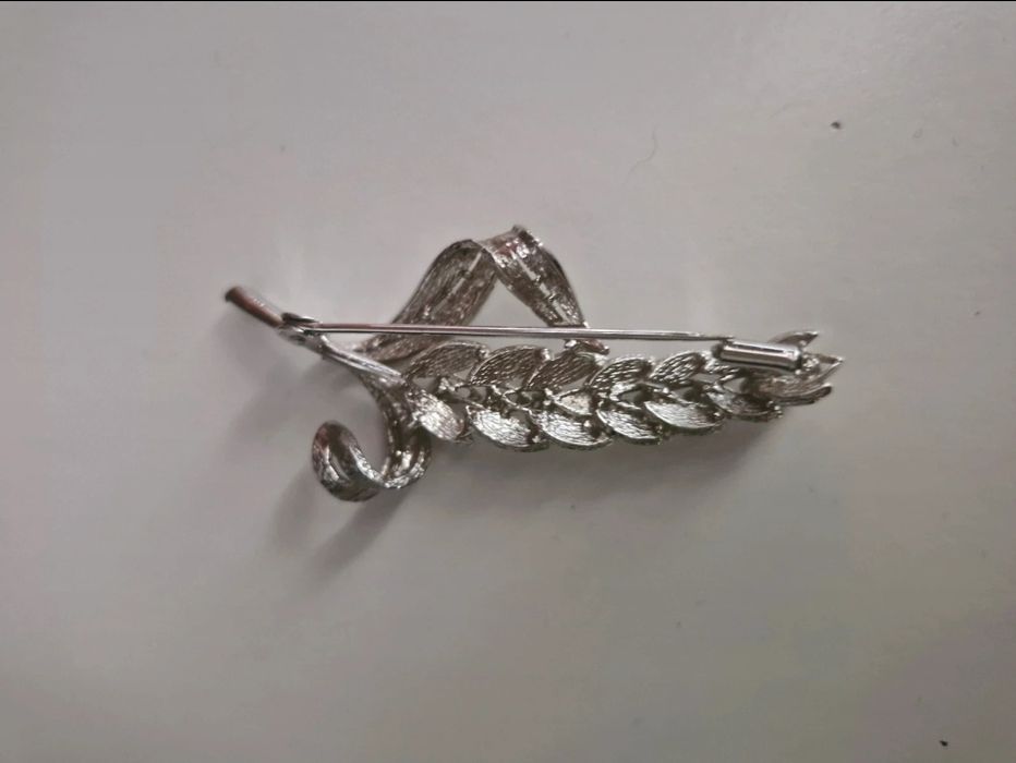 Stylowa Broszka Kłos