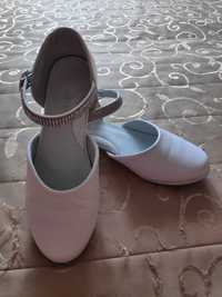 Buty balerinki białe komunia r.33 Nelli Blu