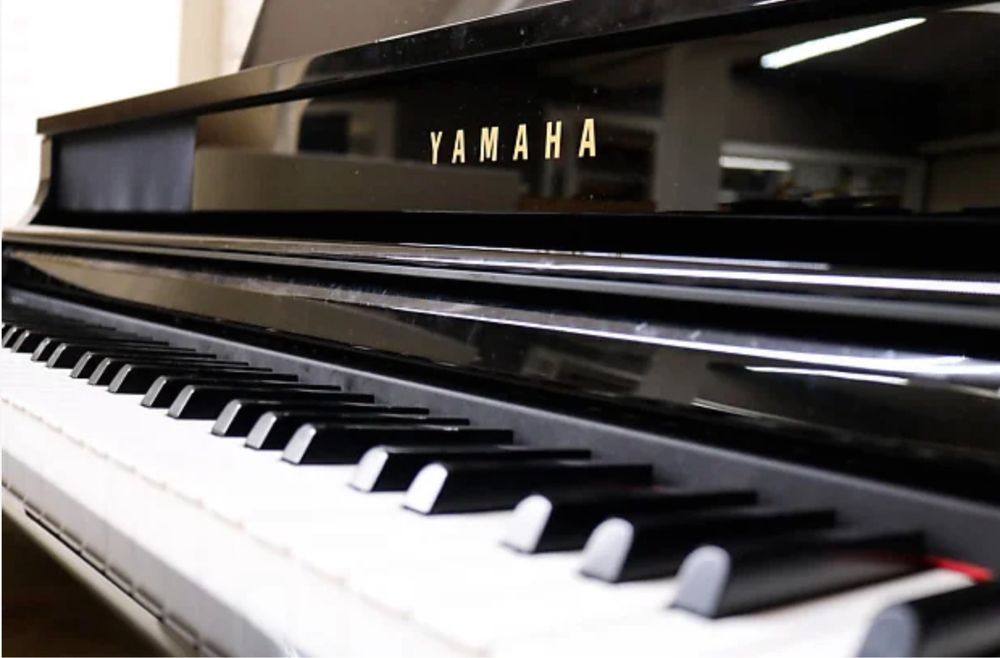 Piano de cauda digital Yamaha Clavinova CLP-465GP