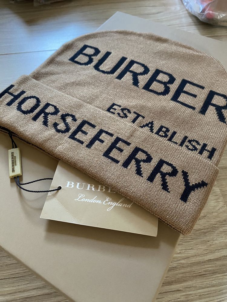 Nowa czapka Burberry