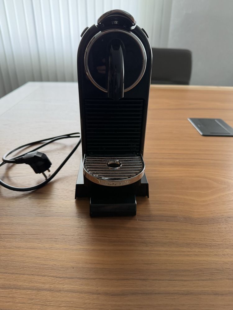 Кавоварка Nespresso Citiz DeLonghi EN167.B