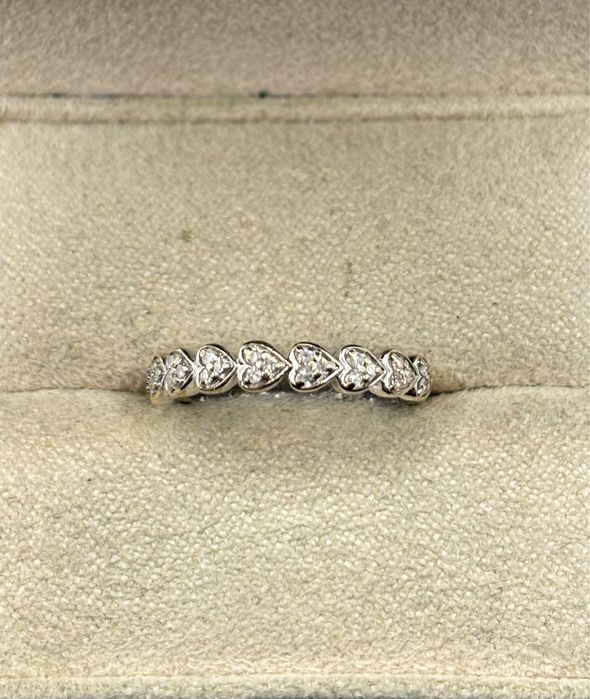 Złoty pierścionek z diamentami