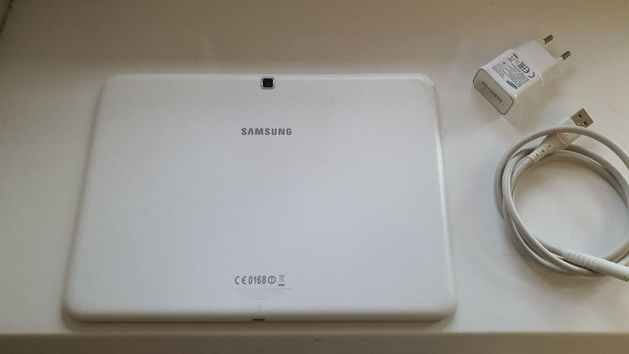 Samsung Galaxy Tab T530 16GB Планшет