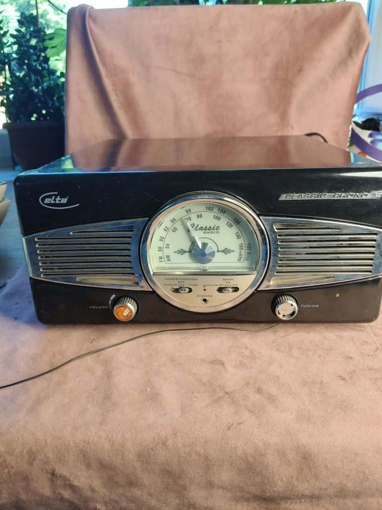 Radio z gramofonem Elta w stylu retro