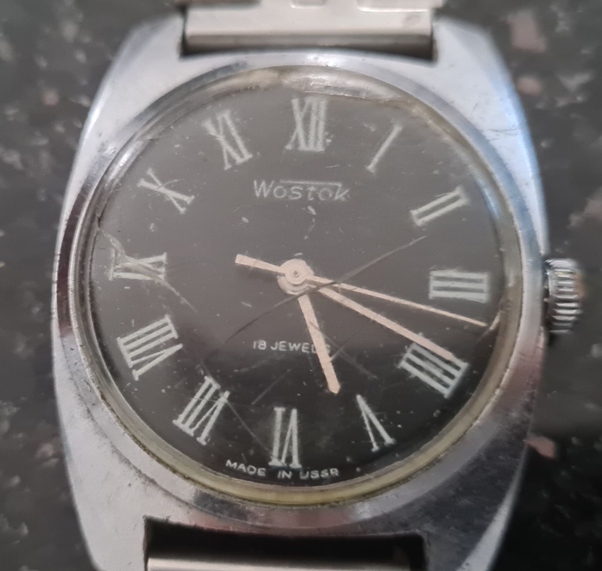 Oryginalny Rosyjski zegarek Wostok 18 kamieni z bransoletą, uszkodzony