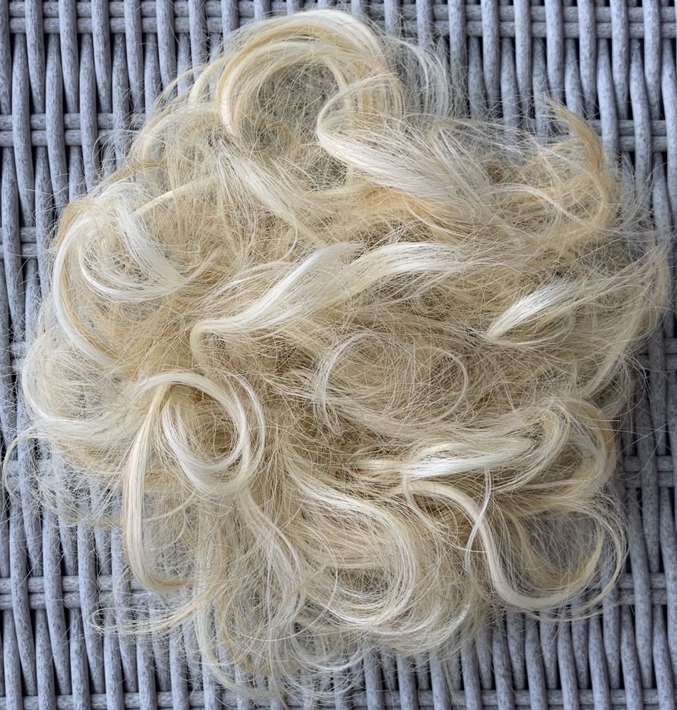Włosy doczepiane, kremowy blond, kok na gumce ( 248 )