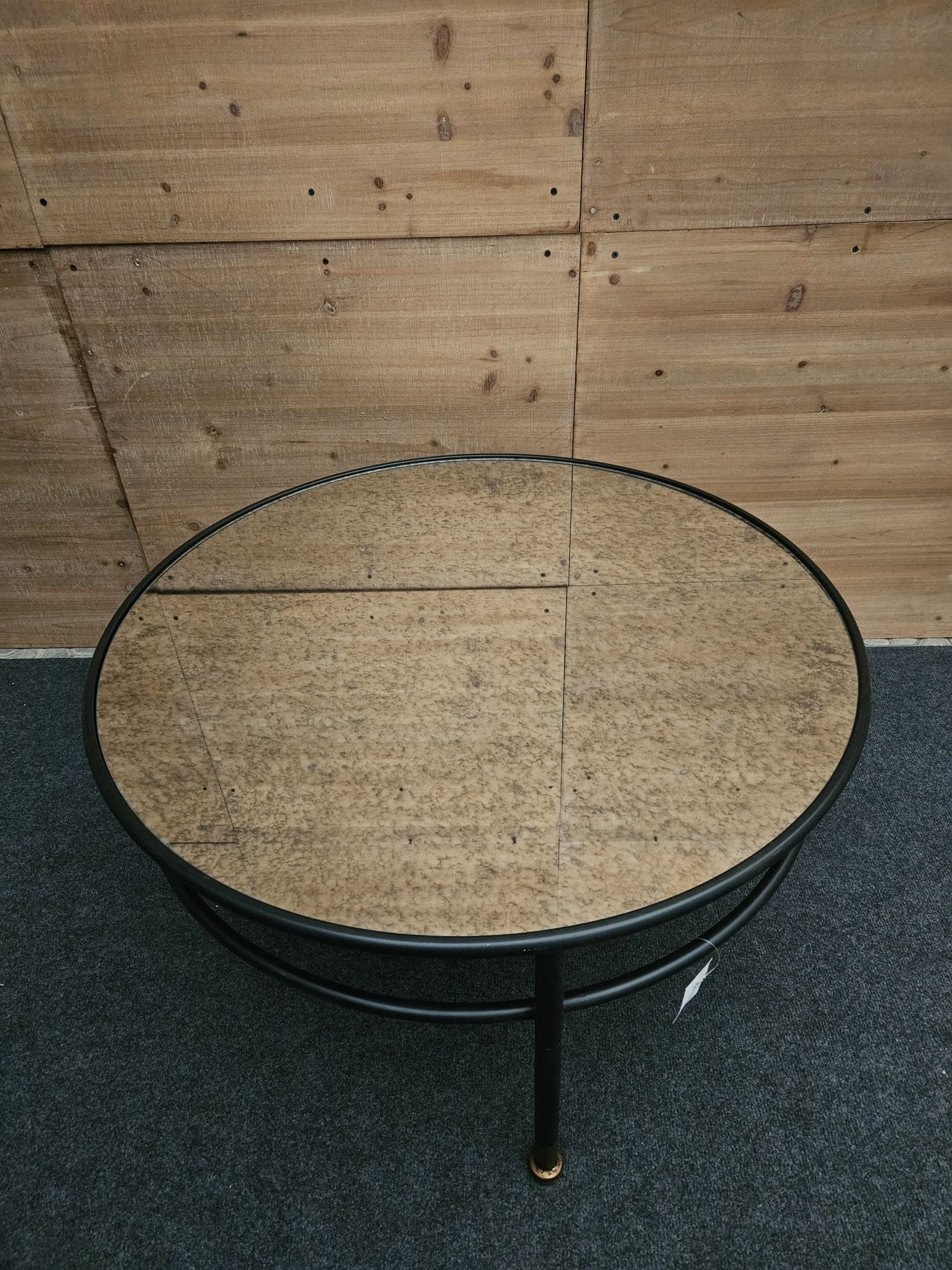 Czarny metalowy okrągły stolik lustrzany blat