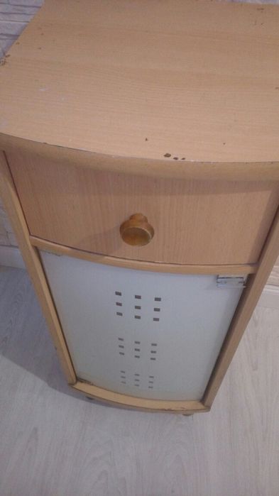 szafka łazienkowa szklane drzwiczki