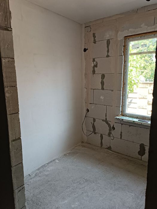 Продам 2-кімнатну квартиру на землі (вул. Кам'яномостівська)