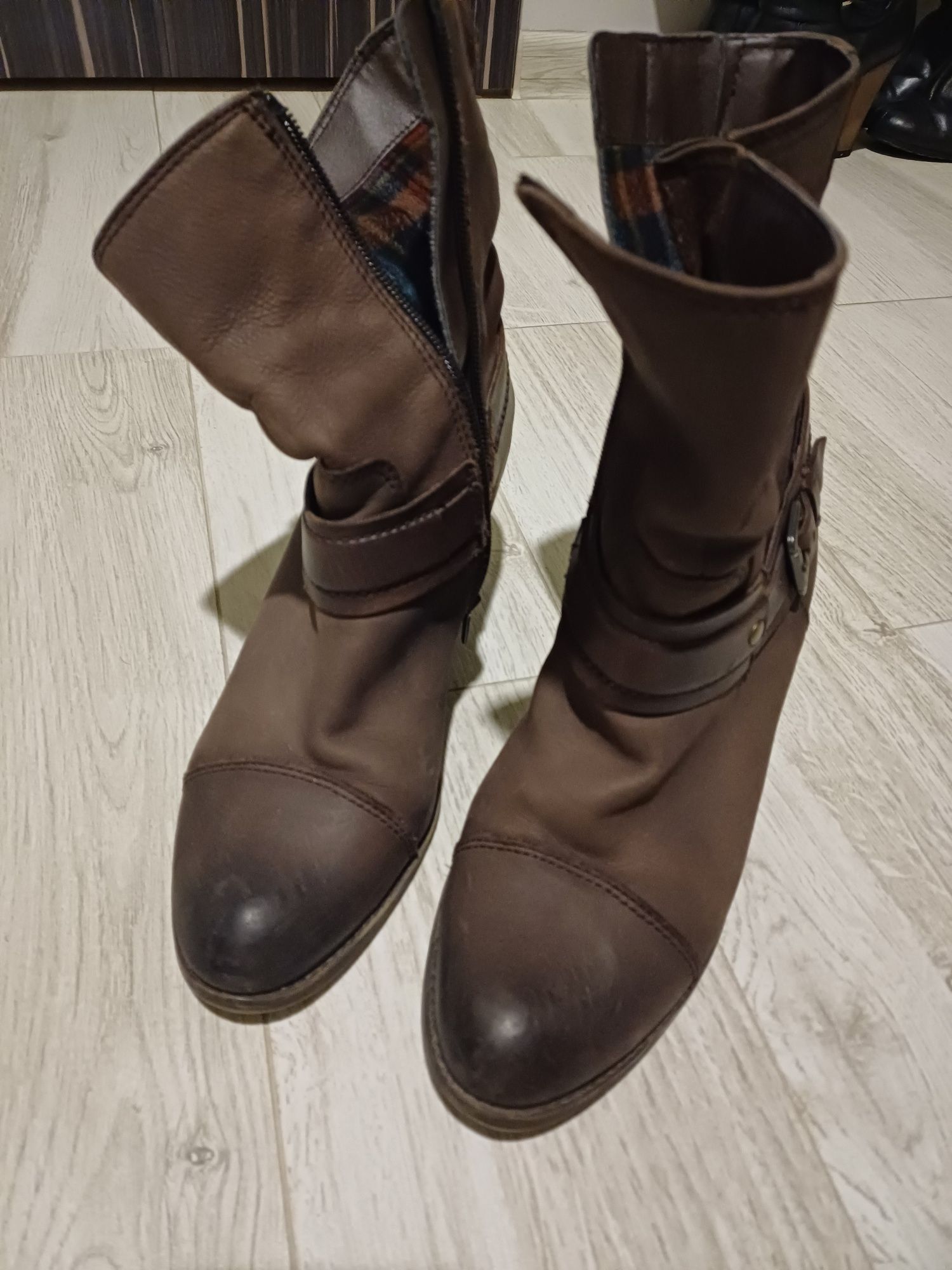 Buty jesiene 39 r
