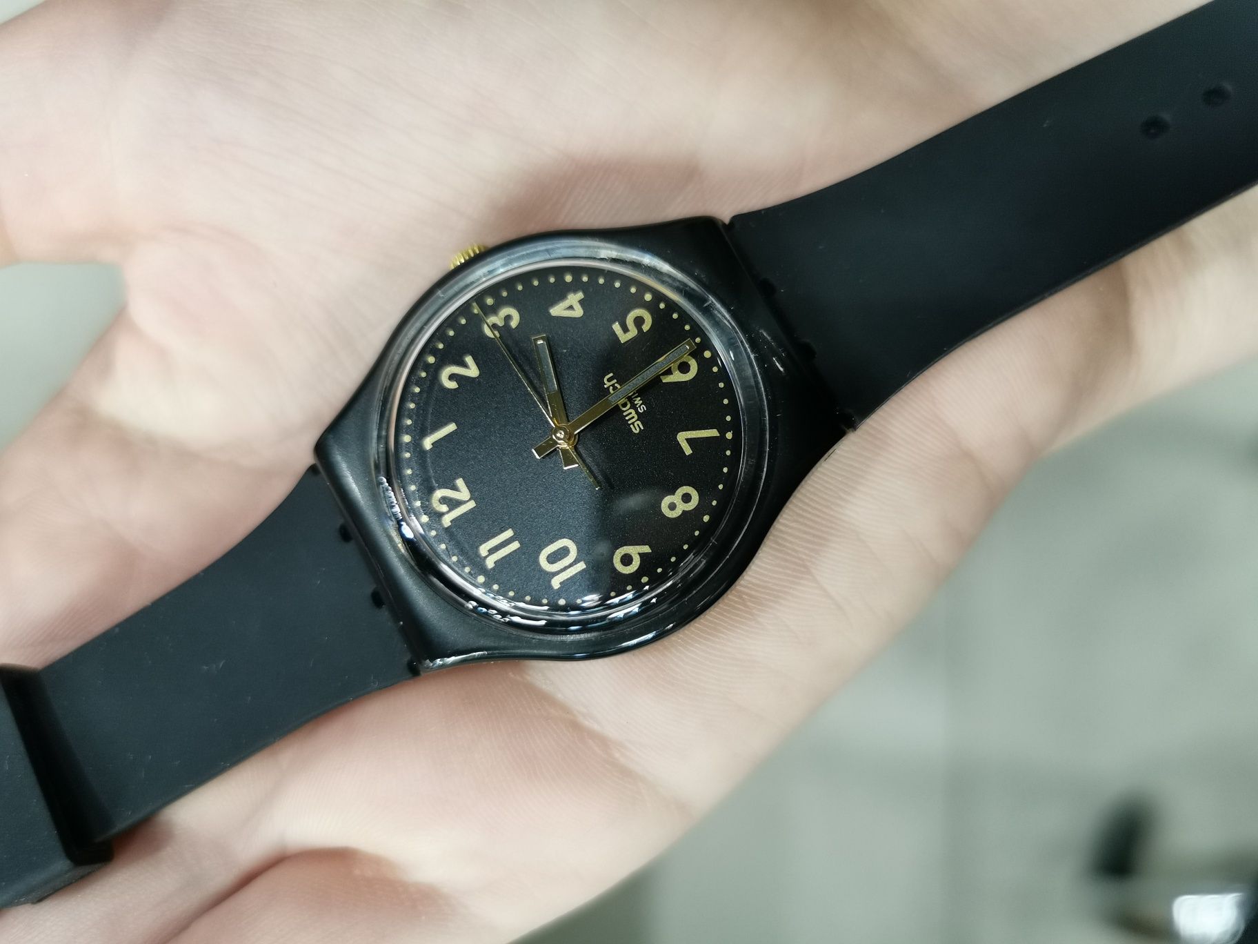 Zegarek swatch gent czarny złote indeksy