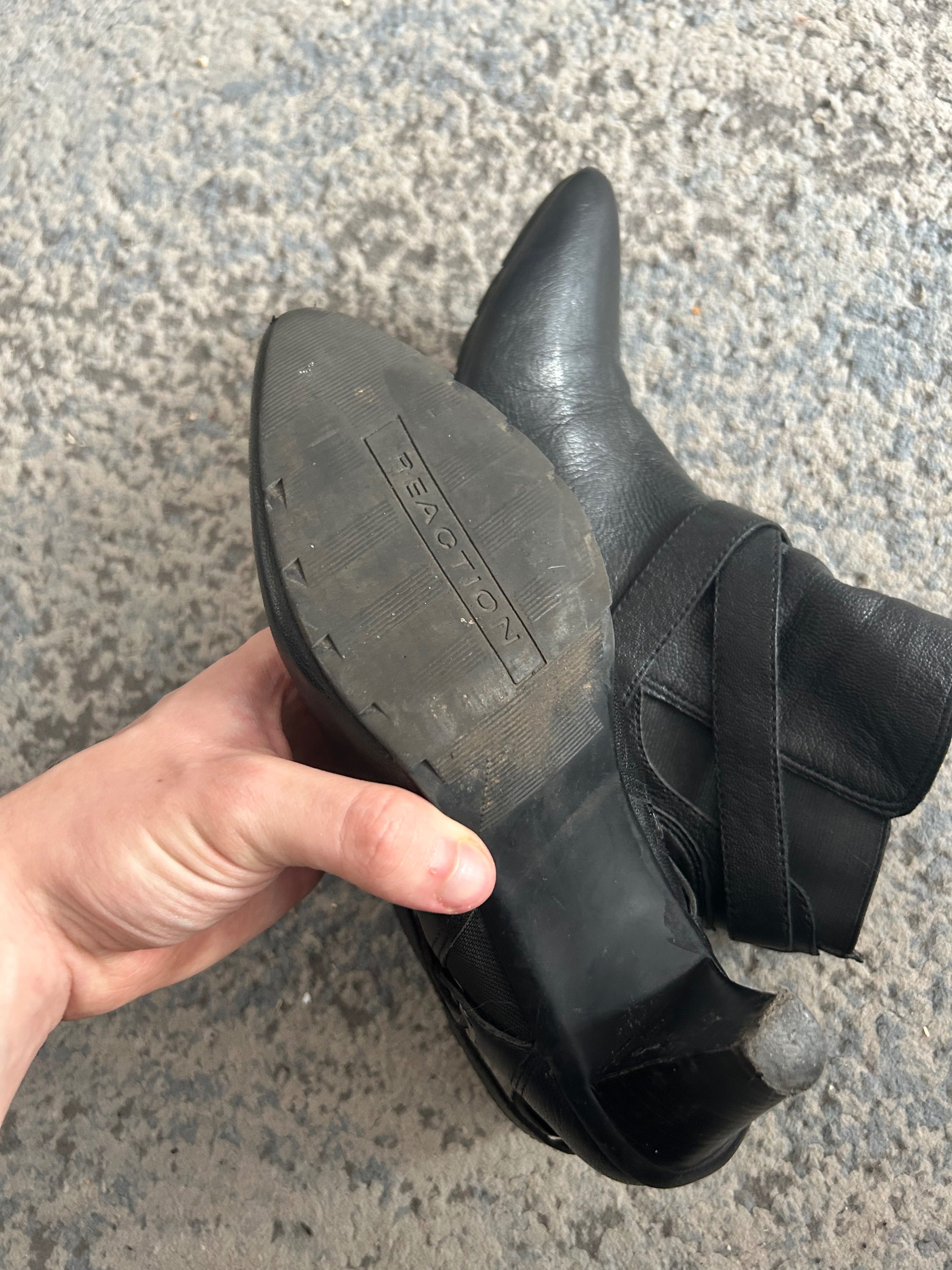 Czarne botki marki Kenneth Cole Reaction, rozmiar 39