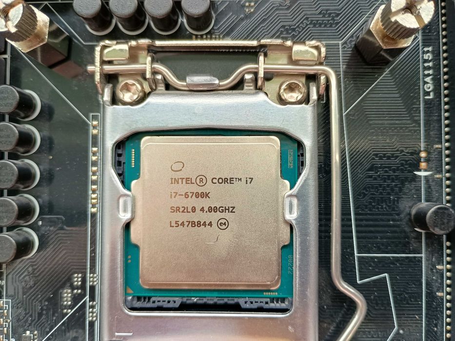 Intel i7-6700K, ASUS Z170 PRO Gaming.