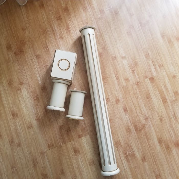 Барная стойка с встроенным холодильником и 3 барных стула