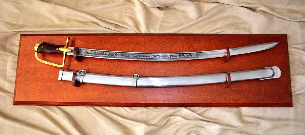 Replika broni szabla wz 1934 z pochwą, Ludwikówka, grawer jednostronny