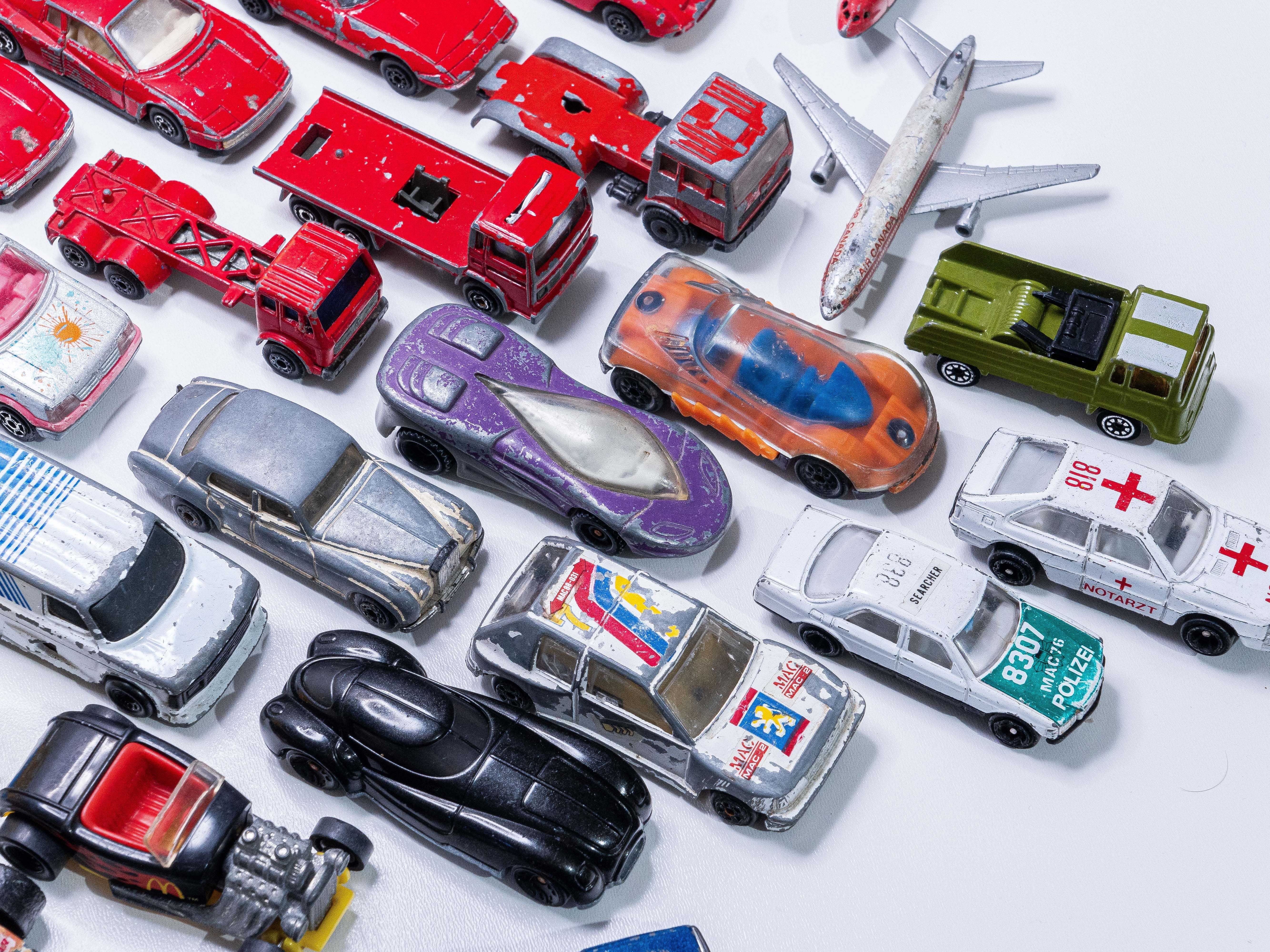 Duży zestaw pojazdów Matchbox Majorette MC Toy Hot Wheels NOVACAR