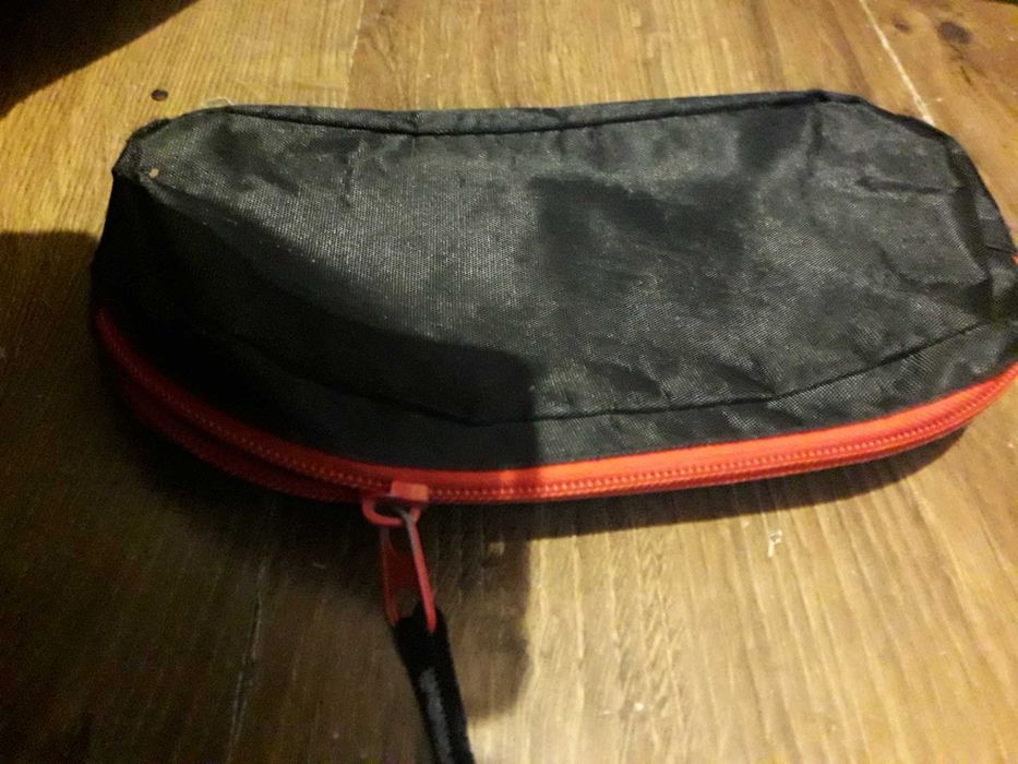 Piórnik szkolny auta