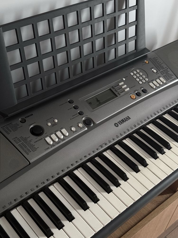 Синтезатор Yamaha PSR R-300